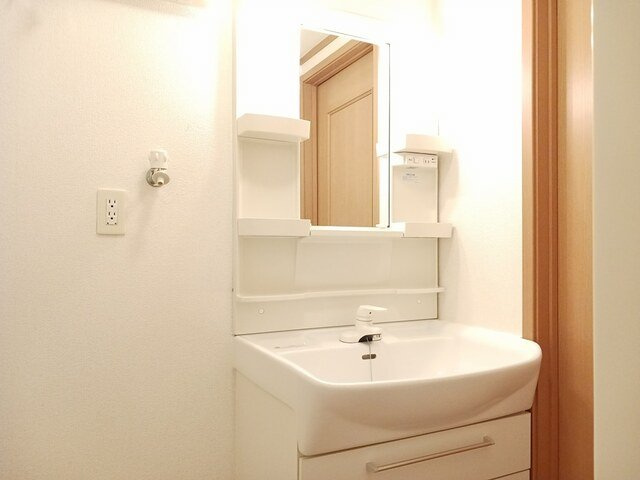 リバロックＢの洗面所|脱衣スペースもあります