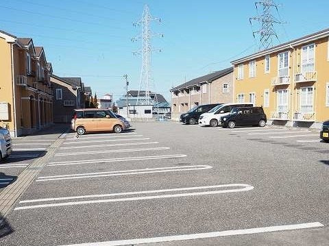 リヴァンスＣの駐車場|駐車場があるので、車を買う予定の方も安心です