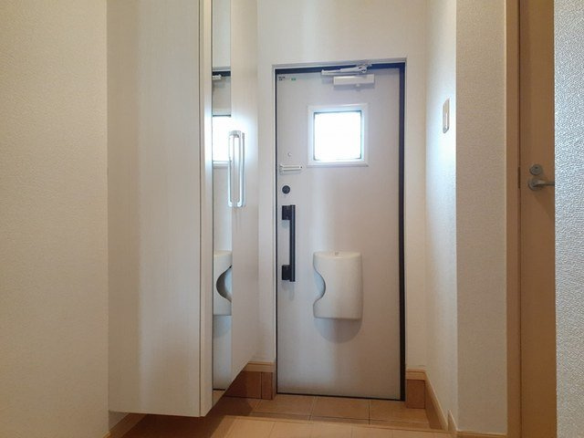 カトルセゾンＢの玄関|シンプルで使いやすい玄関です