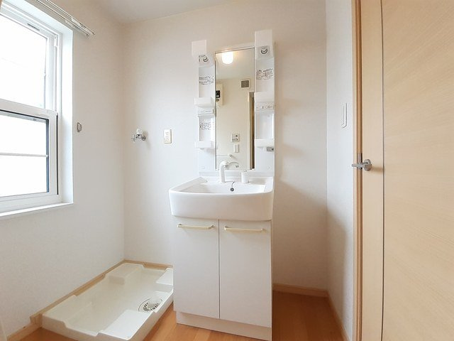 カトルセゾンＢの洗面所|広い洗面スペース