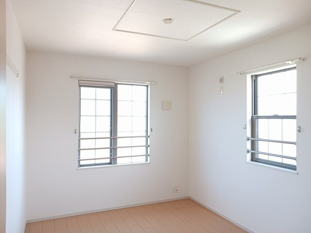 クオーレの内装|明るい色調の室内です