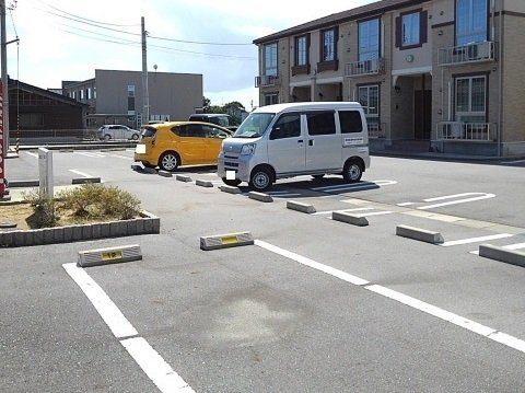 グラン・シャリオＡの駐車場|駐車スペースもあります