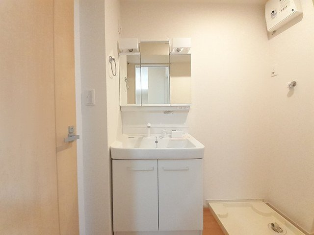 シャン・ド・フルール　Ⅰの洗面所|忙しい朝には欠かせない洗面所です