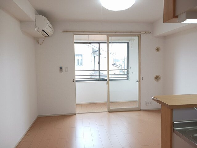 グランティスの居間・リビング|こちらの居間で趣味の時間をお楽しみください