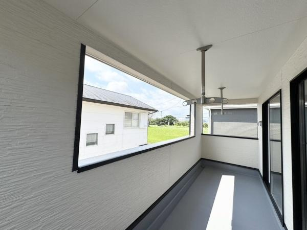 宮崎市祇園第２－２号棟　戸建のバルコニー|【バルコニー】
2部屋から出入りができるバルコニーです。