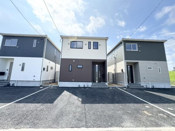 宮崎市祇園第２－２号棟　新築戸建の駐車場|【駐車場】
駐車スペース並列3台可能！（車種によります）