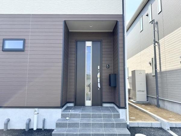 宮崎市祇園第２－２号棟　新築戸建の玄関|【玄関】
雨風が入りにくい玄関になっております。