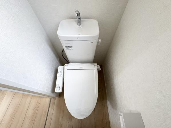 宮崎市祇園第２－３号棟　新築戸建のトイレ|【トイレ】
各階にトイレが付いているので、忙しい朝の時間帯にも安心。