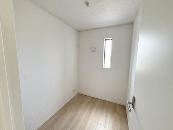 宮崎市祇園第２－３号棟　新築戸建の内装|【テレワークルーム】
お仕事にも趣味にも便利なテレワークルーム！