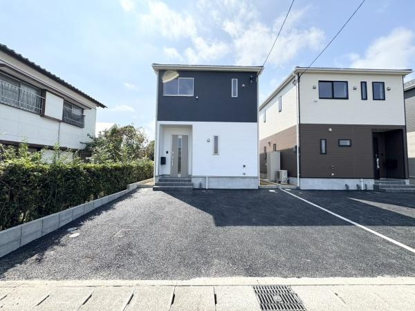 宮崎市祇園第２－３号棟　新築戸建の駐車場|【駐車場】
駐車スペース並列3台可能！（車種によります）