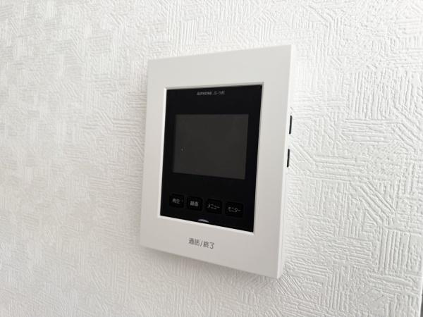 宮崎市祇園第２－３号棟　新築戸建のその他|【インターホン】
モニター付きインターホンだから部屋の中から来客を確認可能！