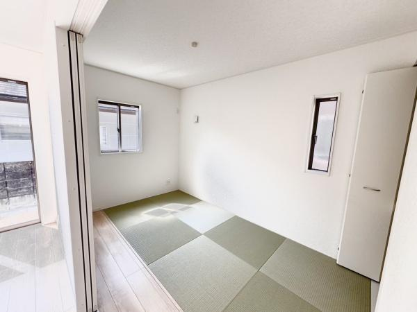 宮崎市祇園第２－３号棟　新築戸建の和室|【1階和室】
少し横になりたいとき、畳でひとやすみするのは気持ちが良く癒されますね。