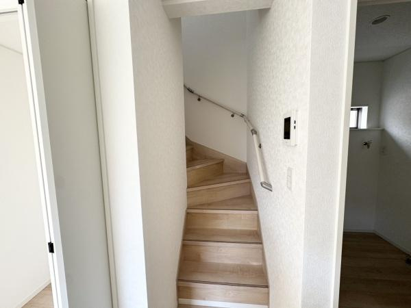 宮崎市祇園第２－３号棟　新築戸建のその他|【階段】
リビング階段なので家族のコミュニケーションが増えますね。