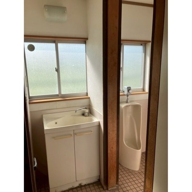 羽島郡岐南町薬師寺８丁目の事務所のトイレ