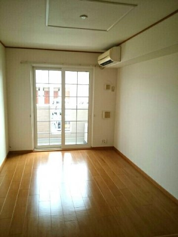 エンブレイスミドルの居間・リビング