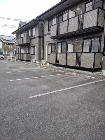 ソレイユ・ルヴァンＢの駐車場