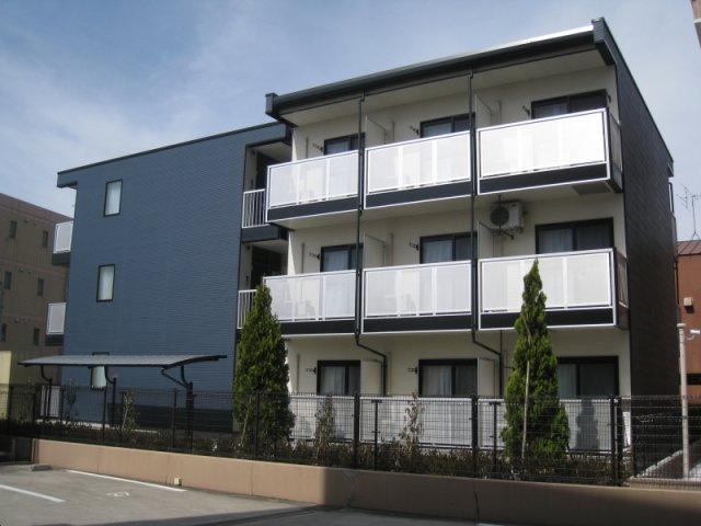 レオパレスＲｏａｄ　＆　Ｓｋｙの外観