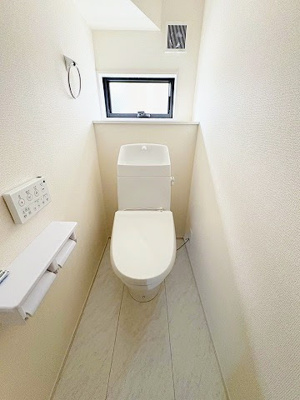 【トイレ】 | ☆☆新築分譲　小名浜燈籠原H　デザイナーズ設計　全１０棟-⑤！！ | お掃除しやすい節水型トイレ