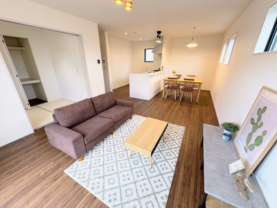 【居間・リビング】 | ☆☆新築分譲　小名浜燈籠原H　デザイナーズ設計　全１０棟-⑤！！ | お子様のリビング学習にも最適です♪