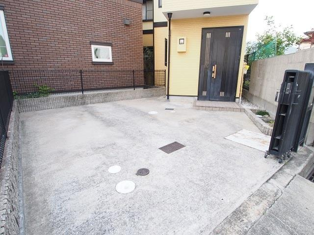 松園町戸建のエントランス