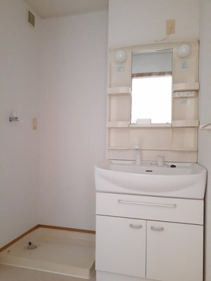 【洗面所】 | エアリーランドＢ | 広い洗面スペース