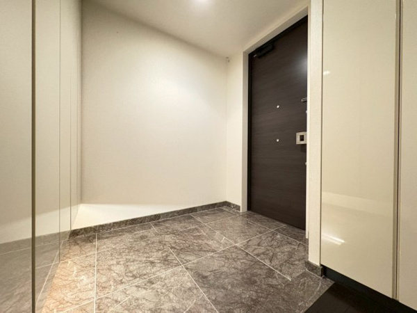 【玄関】 | 【玄関】大容量のシューズボックス完備ですっきりとお使いいただけます☆