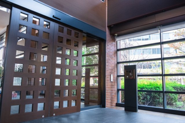 【エントランス】 | 【風除室】もちろんオートロックです！強固なセキュリティで安心！