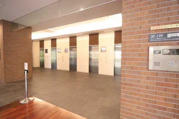 【その他共用部分】 | 【エレベーターホール】エレベーターは、非常用を含めて全部で6基ございます！
