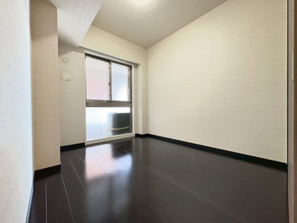 【洋室】 | 【洋室③】約5.0帖の洋室です！寝室や書斎にもおすすめのお部屋です！
