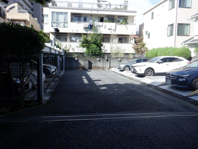 パレ神楽坂の駐車場