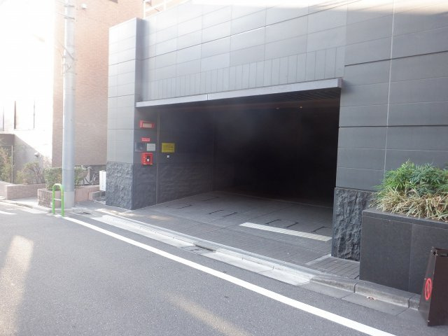 ザ・パークハウス西麻布霞町の駐車場