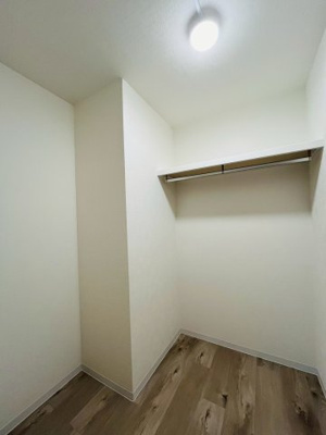 【収納】 | 旭コーポＡ棟 | 洋室（約4.5帖）：広々使えるウォークインクローゼット。
