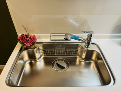 【キッチン】 | 旭コーポＡ棟 | 水切りカゴのついたキッチンシンク。