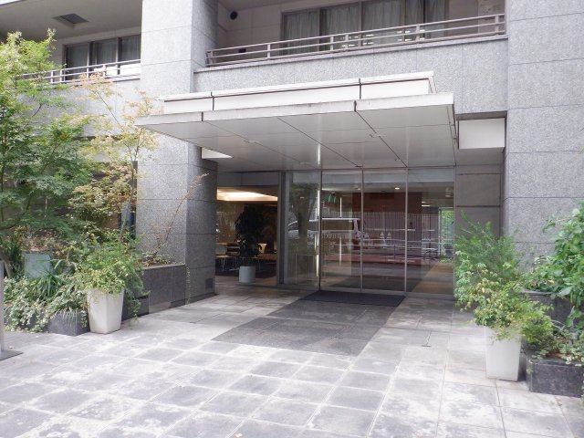 麻布市兵衛町ホームズのエントランス