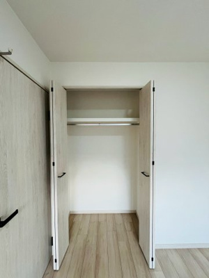 【収納】 | 旭コーポB棟 | 洋室（約5.0帖）：広々クローゼット収納です。