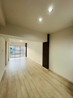 【居間・リビング】 | 旭コーポB棟 | LDK（約10.5帖）：シンプルで飽きのこない内装のリビング空間。