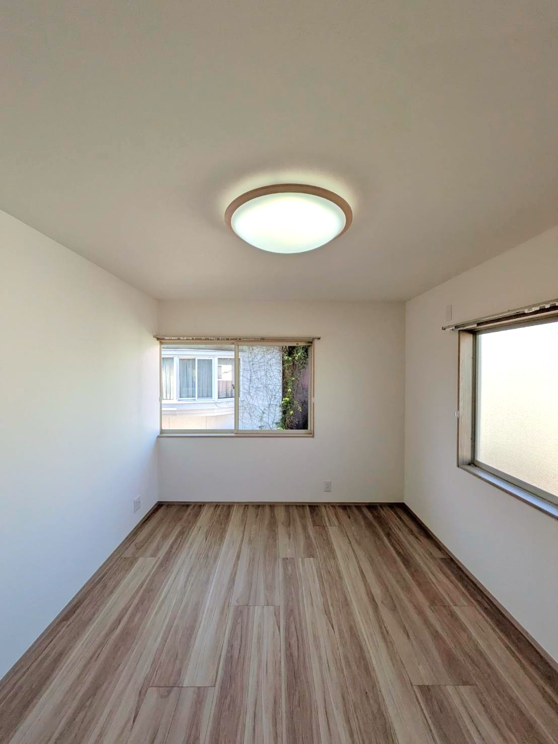 岡山市南区万倍 リノベ中古住宅の洋室|◆2階北西側洋室6帖の様子です。