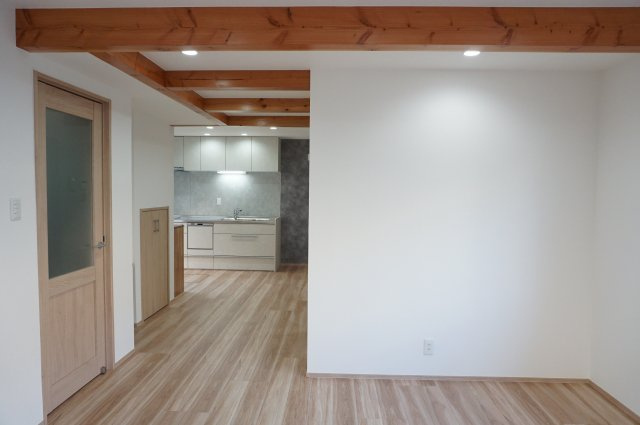 岡山市南区万倍 リノベ中古住宅の居間・リビング