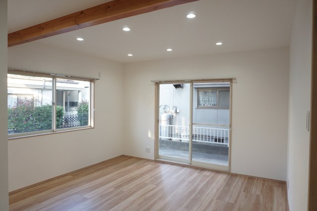 岡山市南区万倍 リノベ中古住宅の居間・リビング