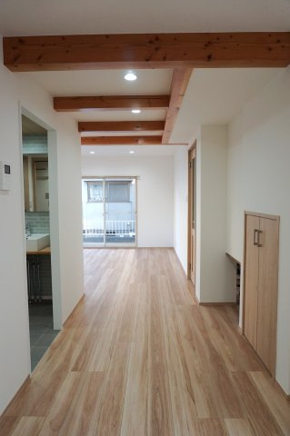 岡山市南区万倍 リノベ中古住宅の居間・リビング