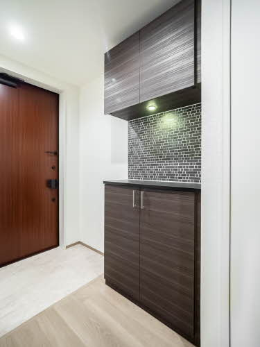 レジリエンス甲子園六石町の玄関