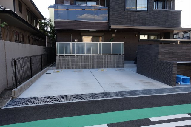 レジリエンス甲子園六石町の駐車場