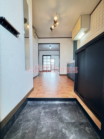 アドバンス弐番館の玄関
