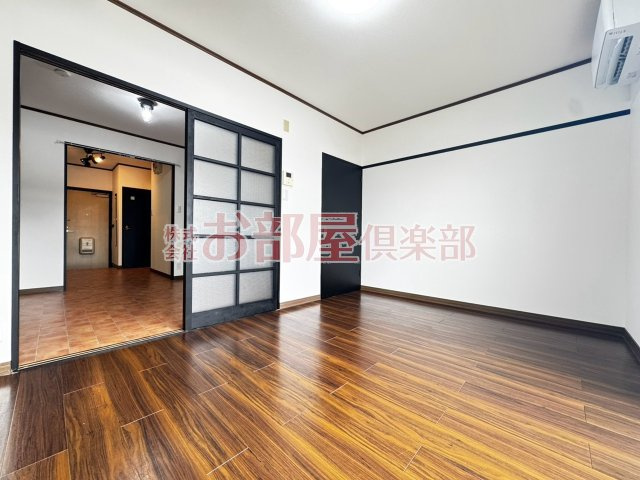 アドバンス弐番館の居間・リビング