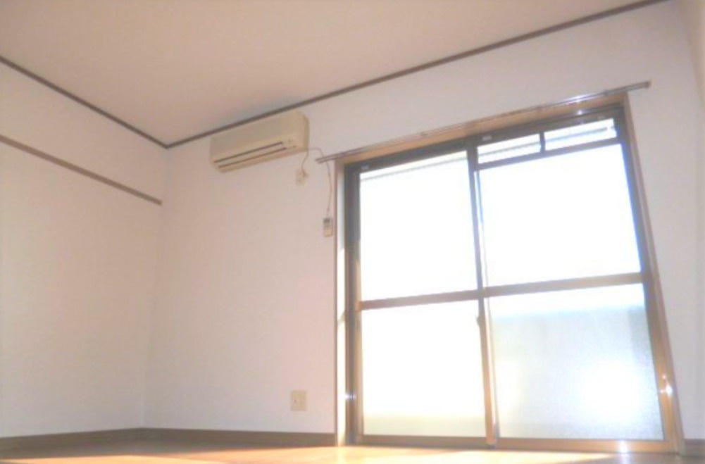 アドバンス弐番館の居間・リビング