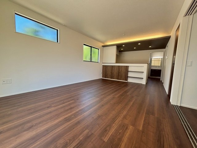 今津　新築戸建　４棟の居間・リビング