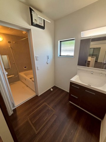 今津　新築戸建　４棟の独立洗面台