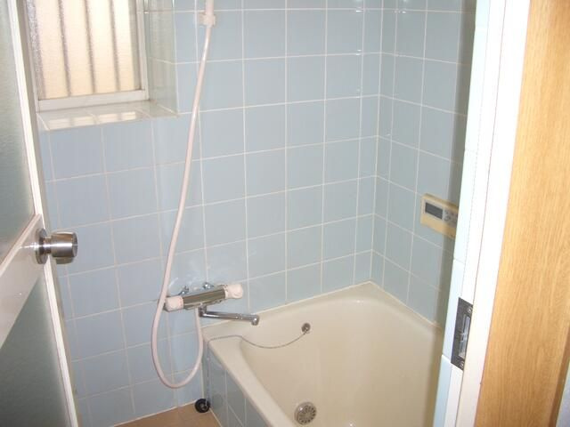 金龍寺丁戸建の浴室