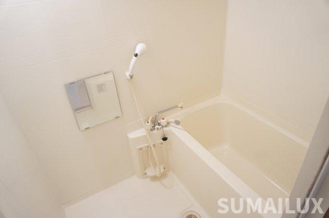 ソリテール麻生田の浴室