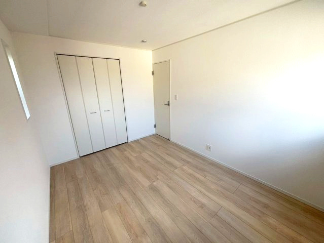 玉里団地3丁目　新築戸建ての洋室|こちらの6帖の洋室は主寝室にいかがでしょうか。クローゼットですっきり収納！